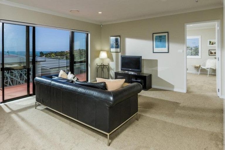 Photo of property in 22 Caldera Drive, Long Bay, Auckland, 0630