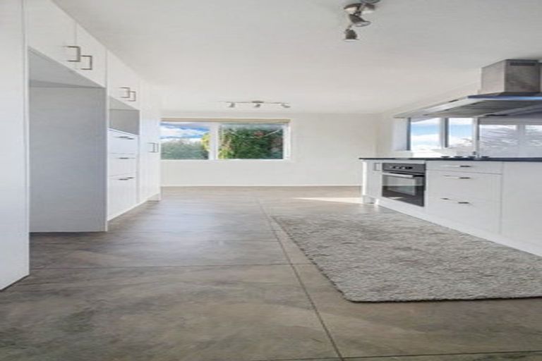 Photo of property in 28 Middlemore Crescent, Papatoetoe, Auckland, 2025