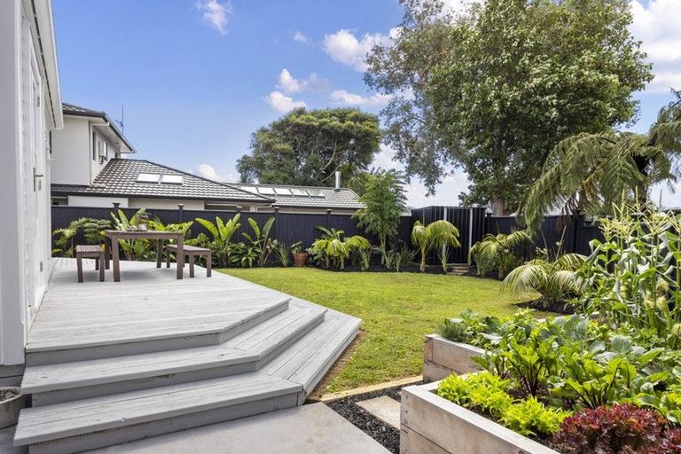 Photo of property in 329 Mangorei Road, Merrilands, New Plymouth, 4312