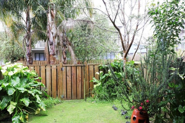 Photo of property in 24/8 Carolina Place, Albany, Auckland, 0632