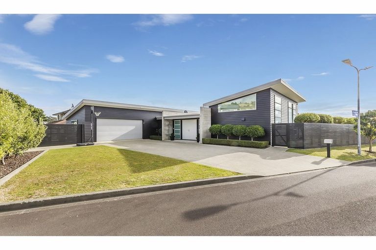 Photo of property in 13 Semaphore Lane, Whitby, Porirua, 5024