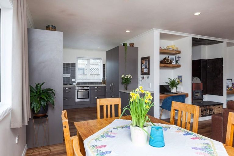 Photo of property in 17 York Crescent, Westown, New Plymouth, 4310