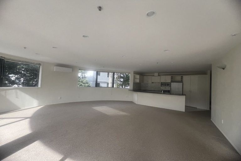 Photo of property in 1d/175 Hurstmere Road, Takapuna, Auckland, 0622