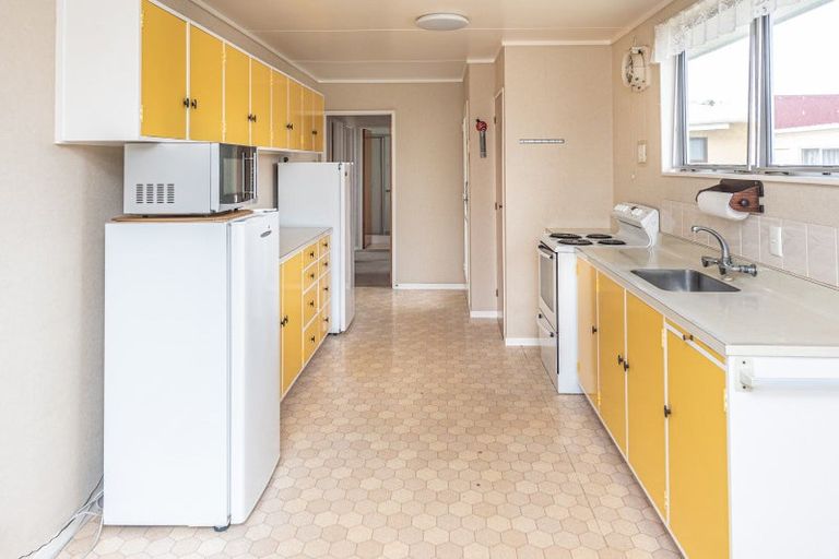 Photo of property in 73 Polson Street, Castlecliff, Whanganui, 4501