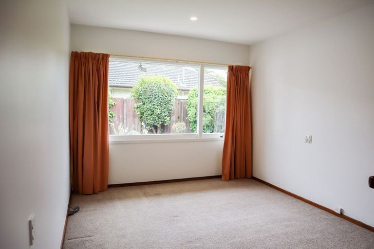 Photo of property in 2/208 Waimairi Road, Ilam, Christchurch, 8041