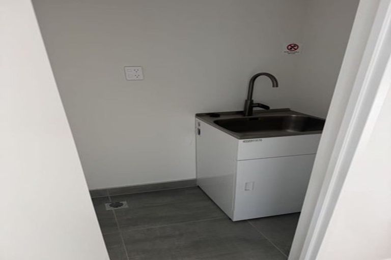 Photo of property in 62c Triangle Road, Massey, Auckland, 0614
