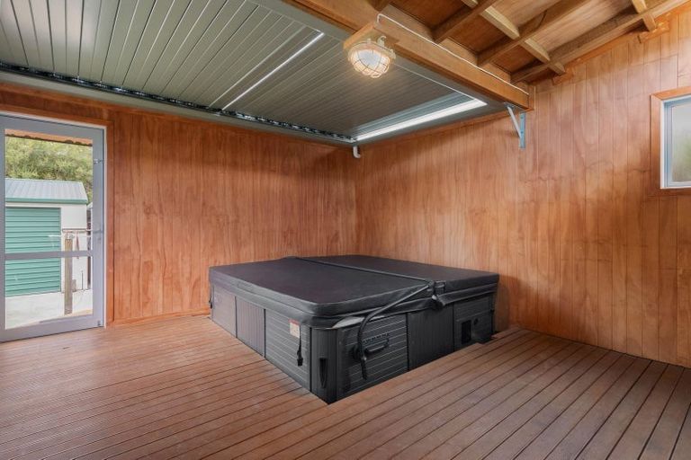 Photo of property in 37 Queens Avenue, Waikuku Beach, 7402