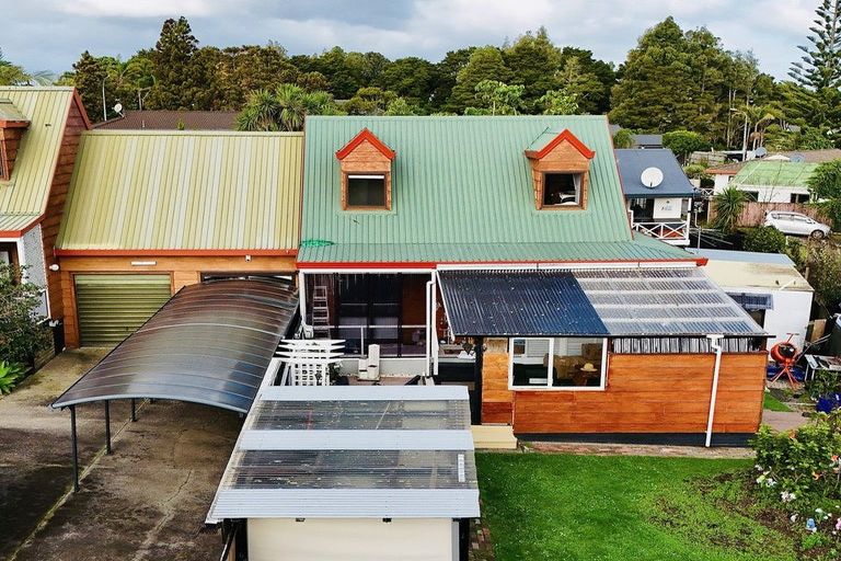Photo of property in 2/8 Leven Lane, Totara Heights, Auckland, 2105