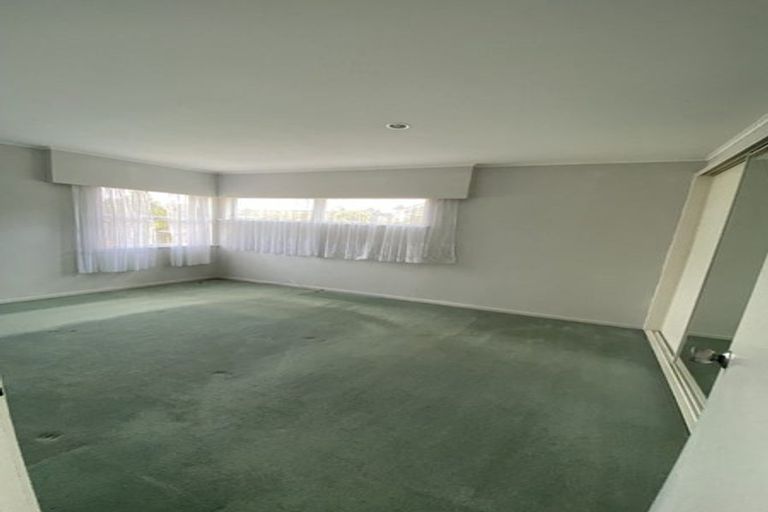 Photo of property in 496 Beach Road, Murrays Bay, Auckland, 0630