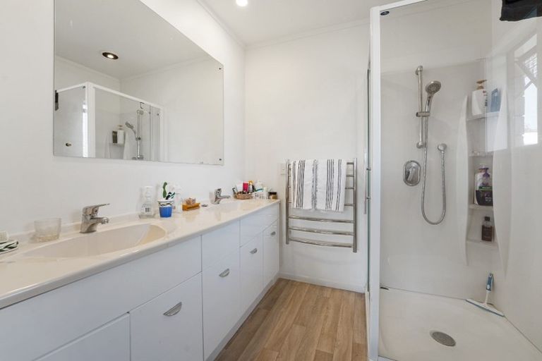 Photo of property in 20 Tawari Street, Inglewood, 4330