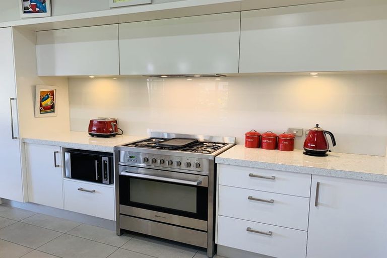 Photo of property in 8 Orotu Drive, Poraiti, Napier, 4112