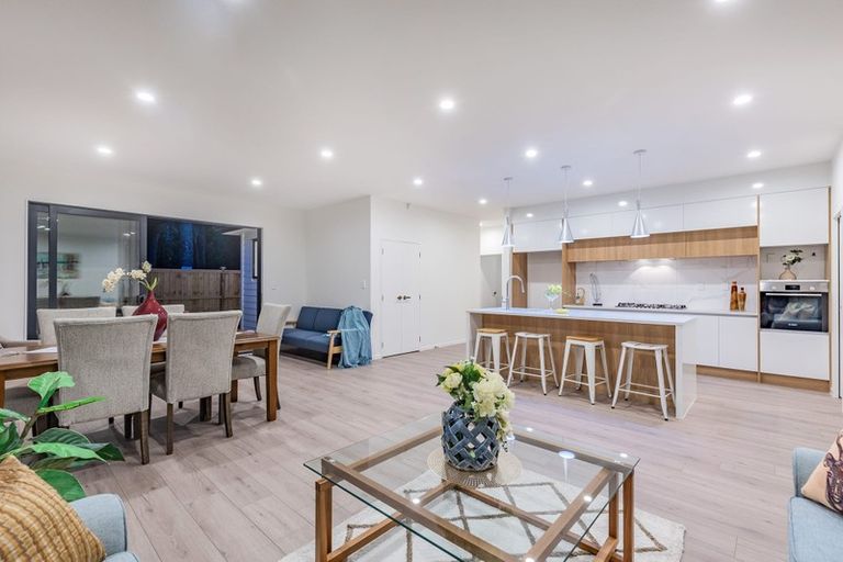 Photo of property in 20 Konoba Avenue, Kumeu, 0810