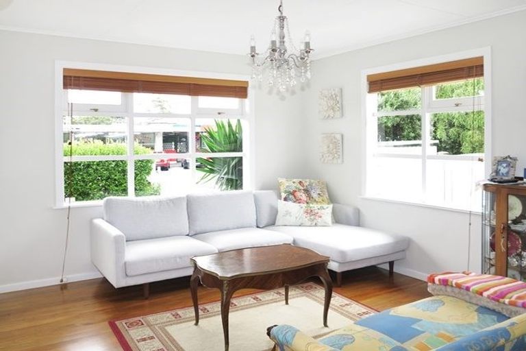 Photo of property in 63 Godley Road, Green Bay, Auckland, 0604