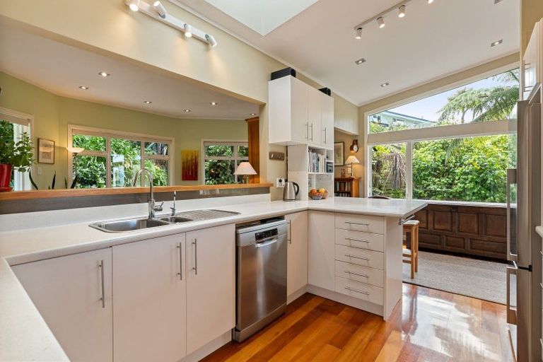 Photo of property in 59 Spencer Street, Crofton Downs, Wellington, 6035