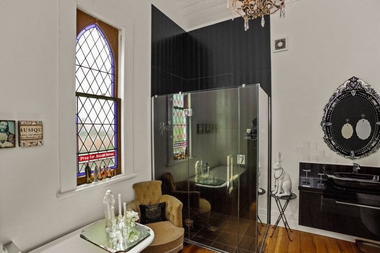 Photo of property in 17 School Road, Clive, 4102