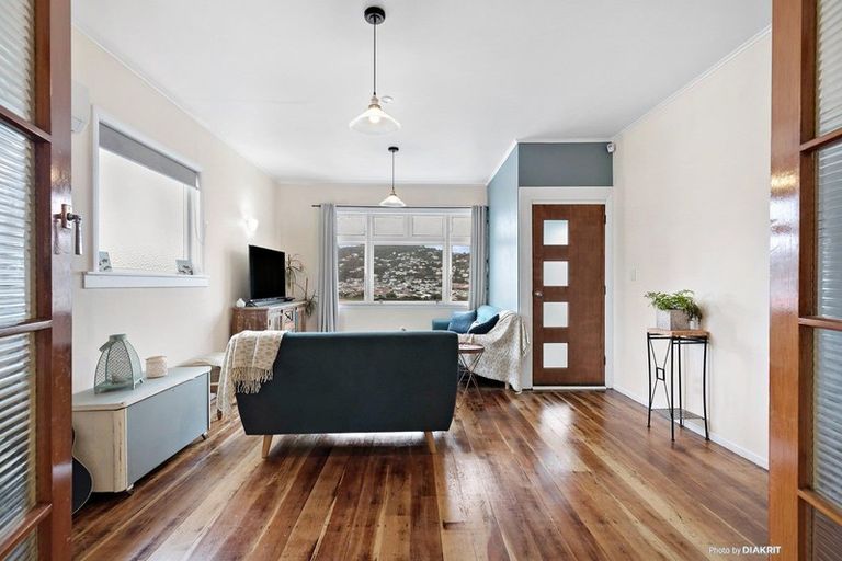 Photo of property in 40 Lonsdale Crescent, Rongotai, Wellington, 6022