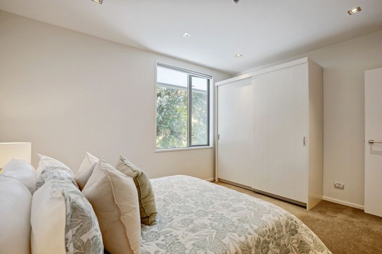 Photo of property in Patent 326 Apartments, 326 Evans Bay Parade, Hataitai, Wellington, 6021