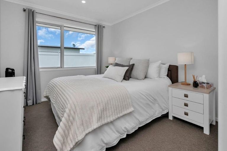 Photo of property in 16 Maturiki Drive, One Tree Point, 0118