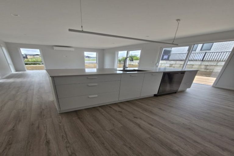 Photo of property in 20 Arohaina Avenue, Karaka, 2124