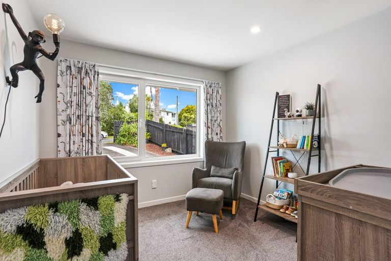 Photo of property in 43 Mcclintock Road, Massey, Auckland, 0614