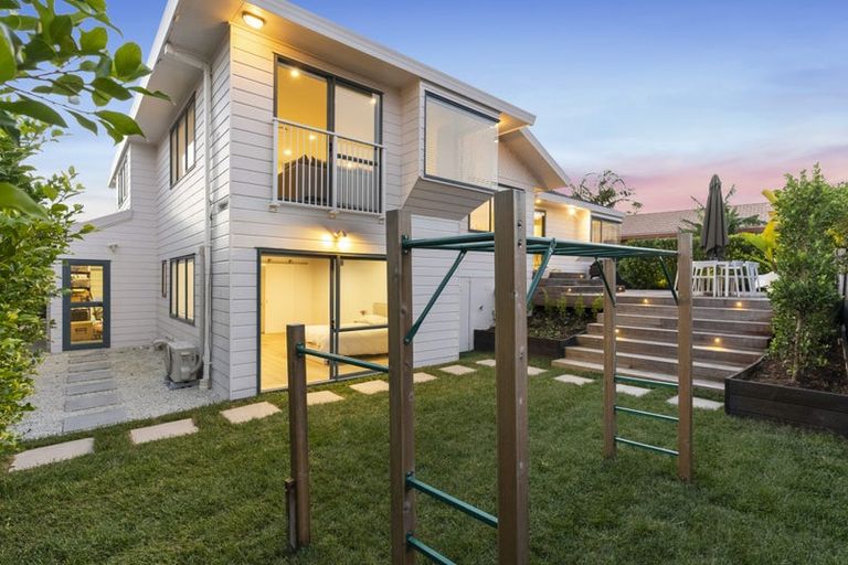 Photo of property in 5 Bridgehead Cove, West Harbour, Auckland, 0618
