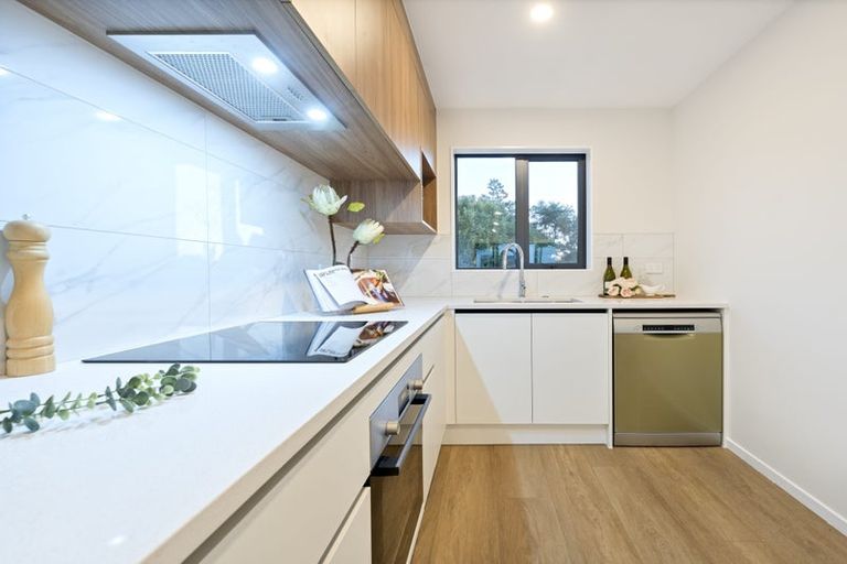 Photo of property in 35a Hereford Street, Te Atatu Peninsula, Auckland, 0610