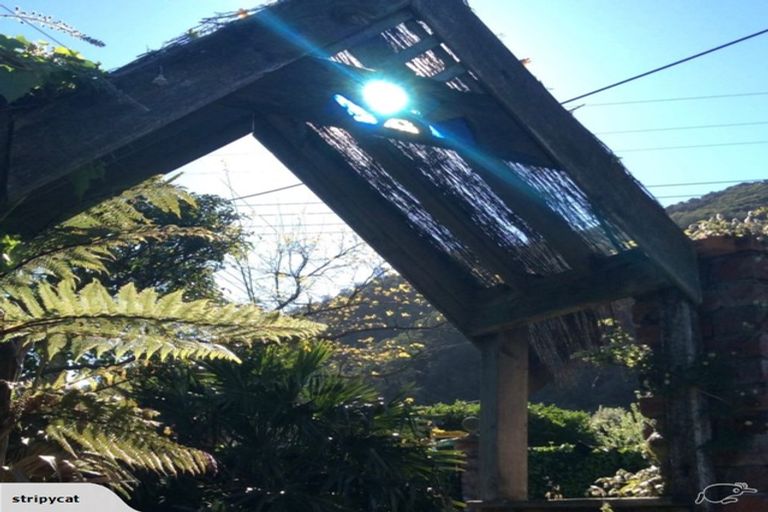 Photo of property in Jugglers Rest Backpackers, 8 Canterbury Street, Picton, 7220