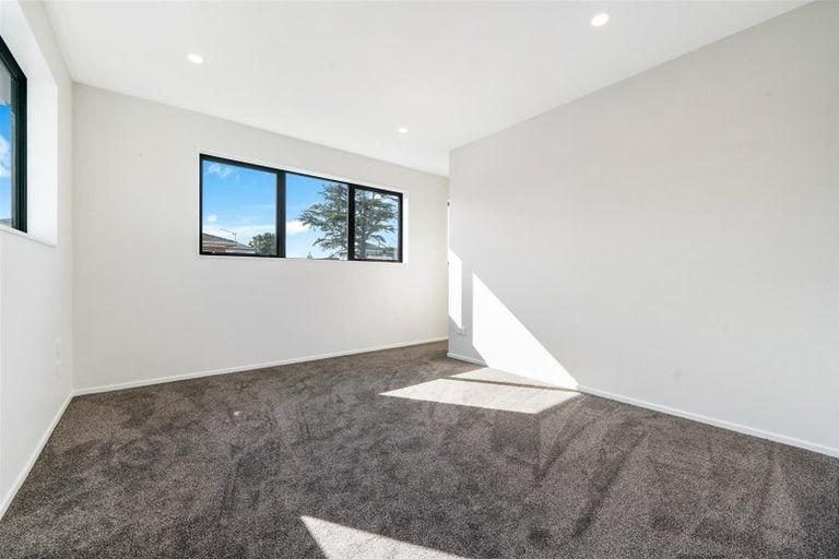 Photo of property in 76a Botany Road, Botany Downs, Auckland, 2010