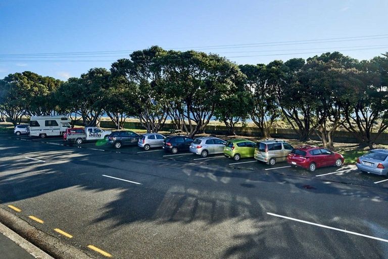 Photo of property in Rona House, 33 Rimu Street, Eastbourne, Lower Hutt, 5013