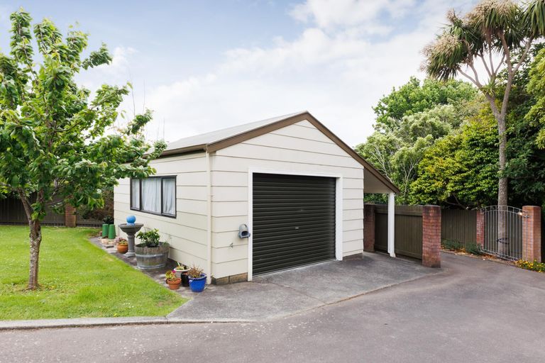 Photo of property in 5 Ashburn Lane, Awapuni, Palmerston North, 4412