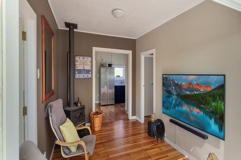 Photo of property in 1933 Parewanui Road, Parewanui, Bulls, 4894