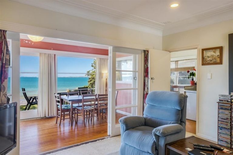 Photo of property in 35 Craig Road, Milford, Auckland, 0620