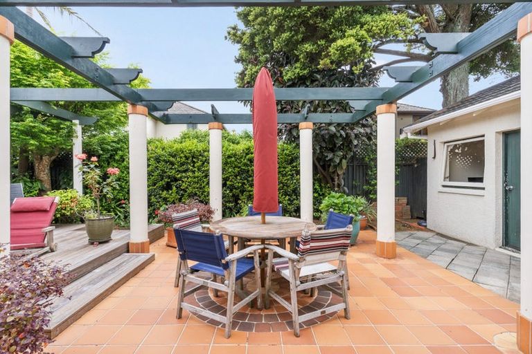 Photo of property in 1/34 Milford Road, Milford, Auckland, 0620