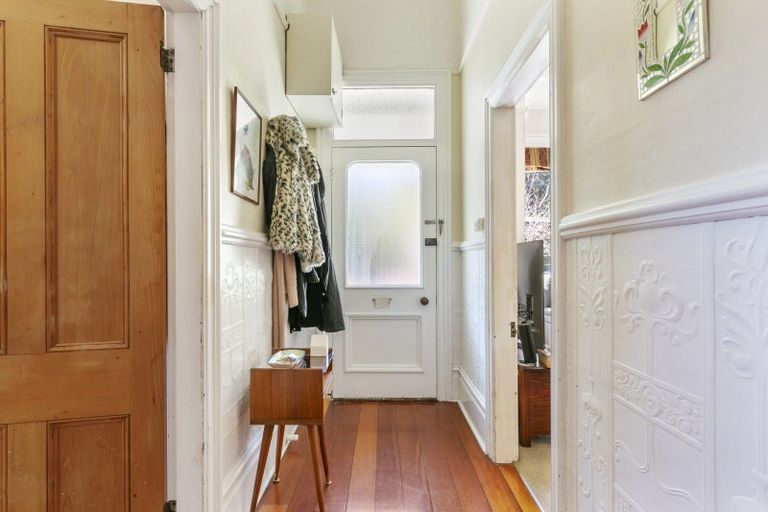 Photo of property in 9a Randwick Road, Northland, Wellington, 6012