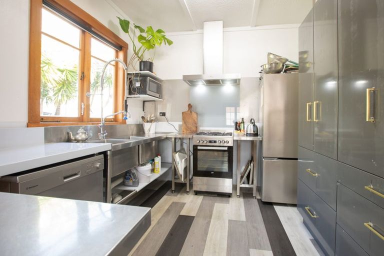 Photo of property in 180 Cambridge Road, Hillcrest, Hamilton, 3216