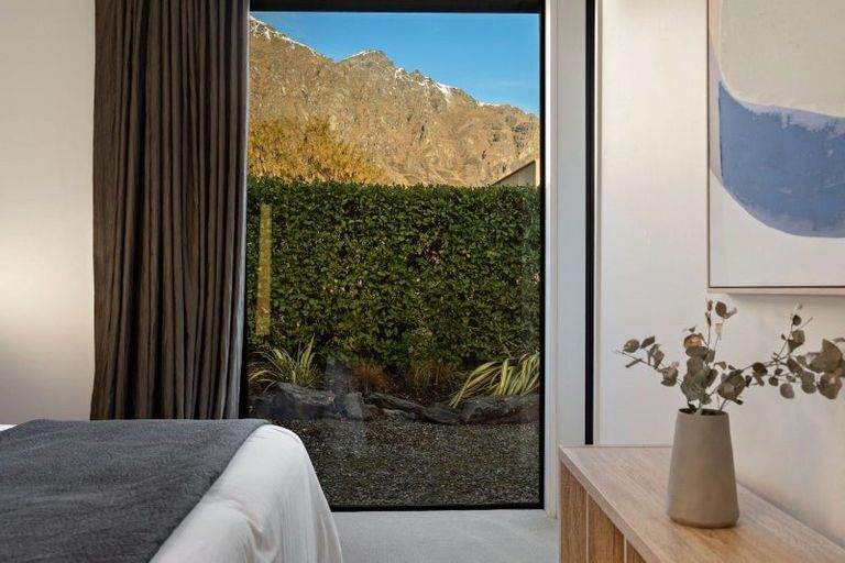 Photo of property in 2 Buckler Court, Jacks Point, Queenstown, 9371