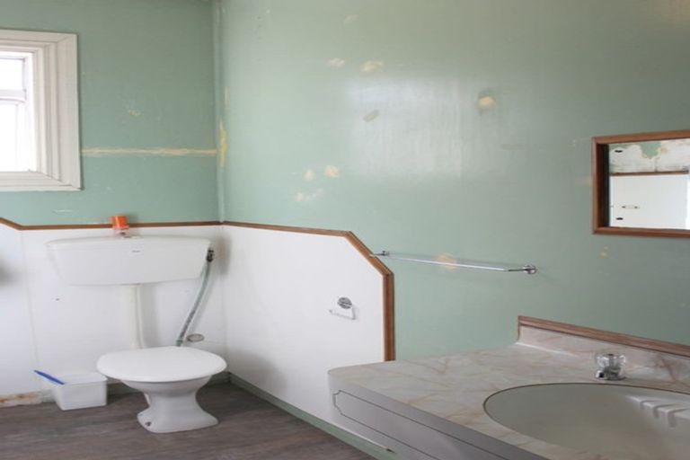 Photo of property in 1 Phillips Street, Kensington, Dunedin, 9011