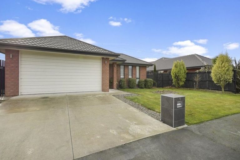 Photo of property in 9 Little Oaks Drive, Yaldhurst, Christchurch, 8042