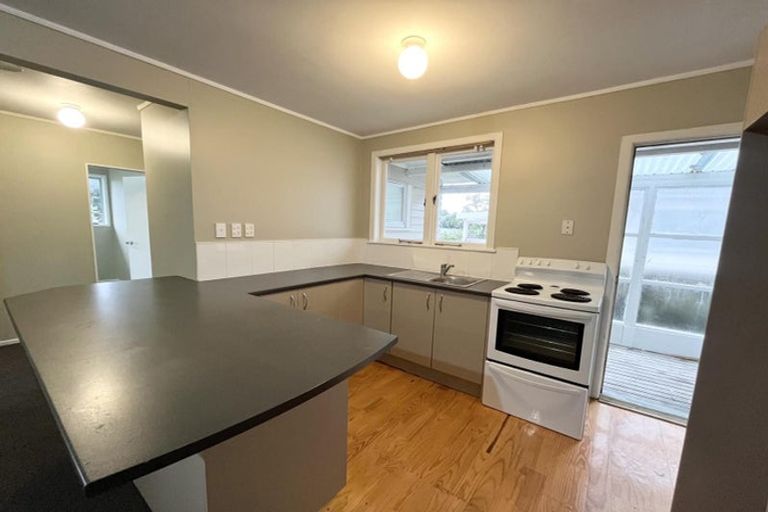 Photo of property in 42 Cobham Crescent, Kelston, Auckland, 0602