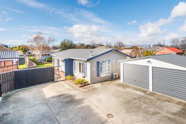 Photo of property in 18 Coromandel Court, Roslyn, Palmerston North, 4414