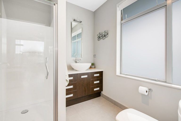 Photo of property in 39 Grand Drive, Orewa, 0931