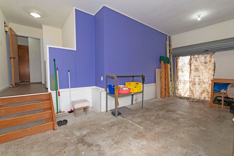 Photo of property in 2/1 Silverstone Place, Henderson, Auckland, 0612