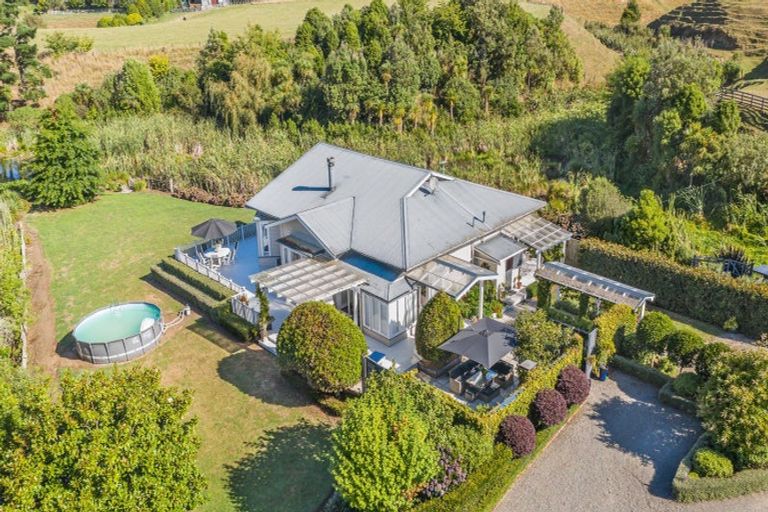 Photo of property in 214 Heatherlea Road East, Levin, 5571