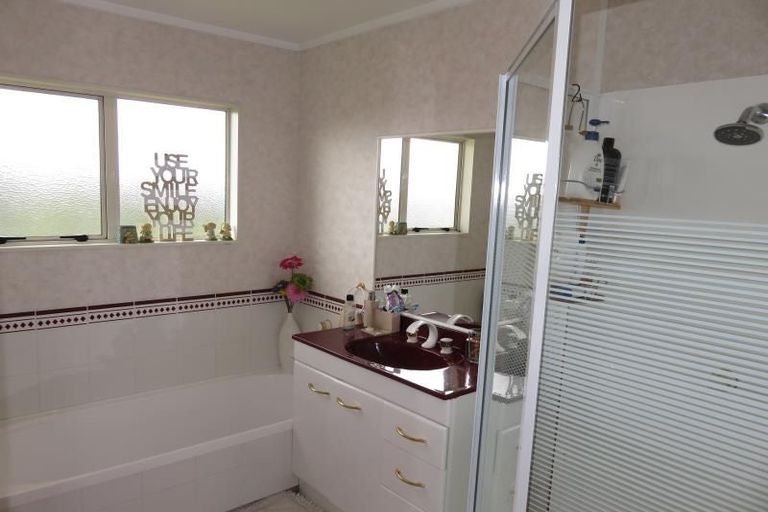 Photo of property in 16 Imran Terrace, Khandallah, Wellington, 6035