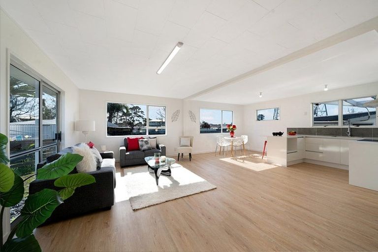 Photo of property in 4 Serrano Place, Clover Park, Auckland, 2023