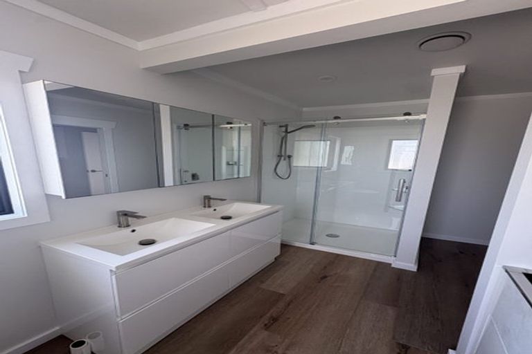 Photo of property in 76 Wharf Road, Te Atatu Peninsula, Auckland, 0610