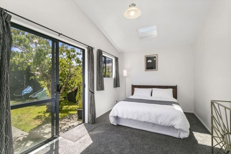 Photo of property in 41 Pukatea Street, Eastbourne, Lower Hutt, 5013
