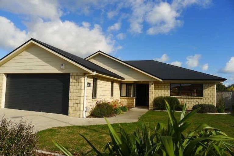Photo of property in 23 Gandalf Crescent, Paraparaumu, 5032
