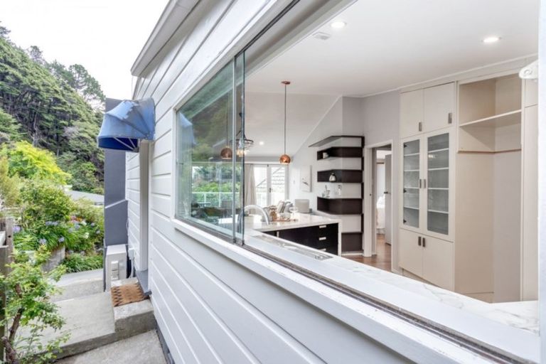 Photo of property in 5 Waerenga Road, Days Bay, Lower Hutt, 5013