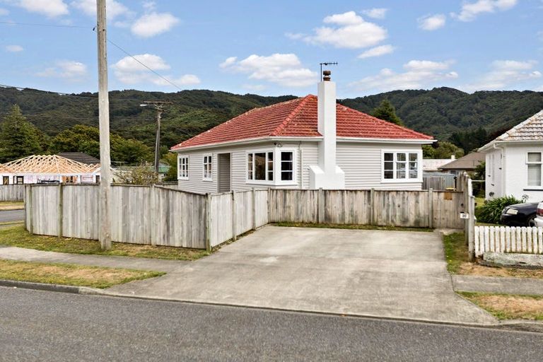 Photo of property in 20 Peel Place, Wainuiomata, Lower Hutt, 5014